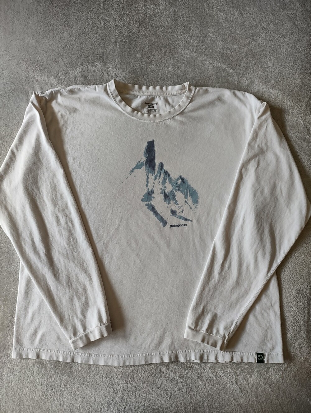 Vintage 1990s Patagonia Men's XL Beneficial T's Mountain Graphic White
